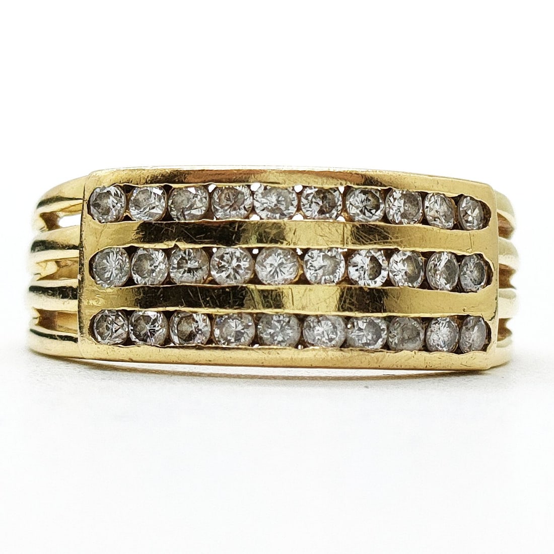 JEWELRY RING NATURAL DIAMOND GOLD: Jewelry Ring Natural Diamond Gold Brand: Unbranded Type: Ring Material: 18kGold, Main Stone/Creation Natural Color: Yellow Gold Size: US 5 3/4 Accessories: None Accessories Notice: When pu