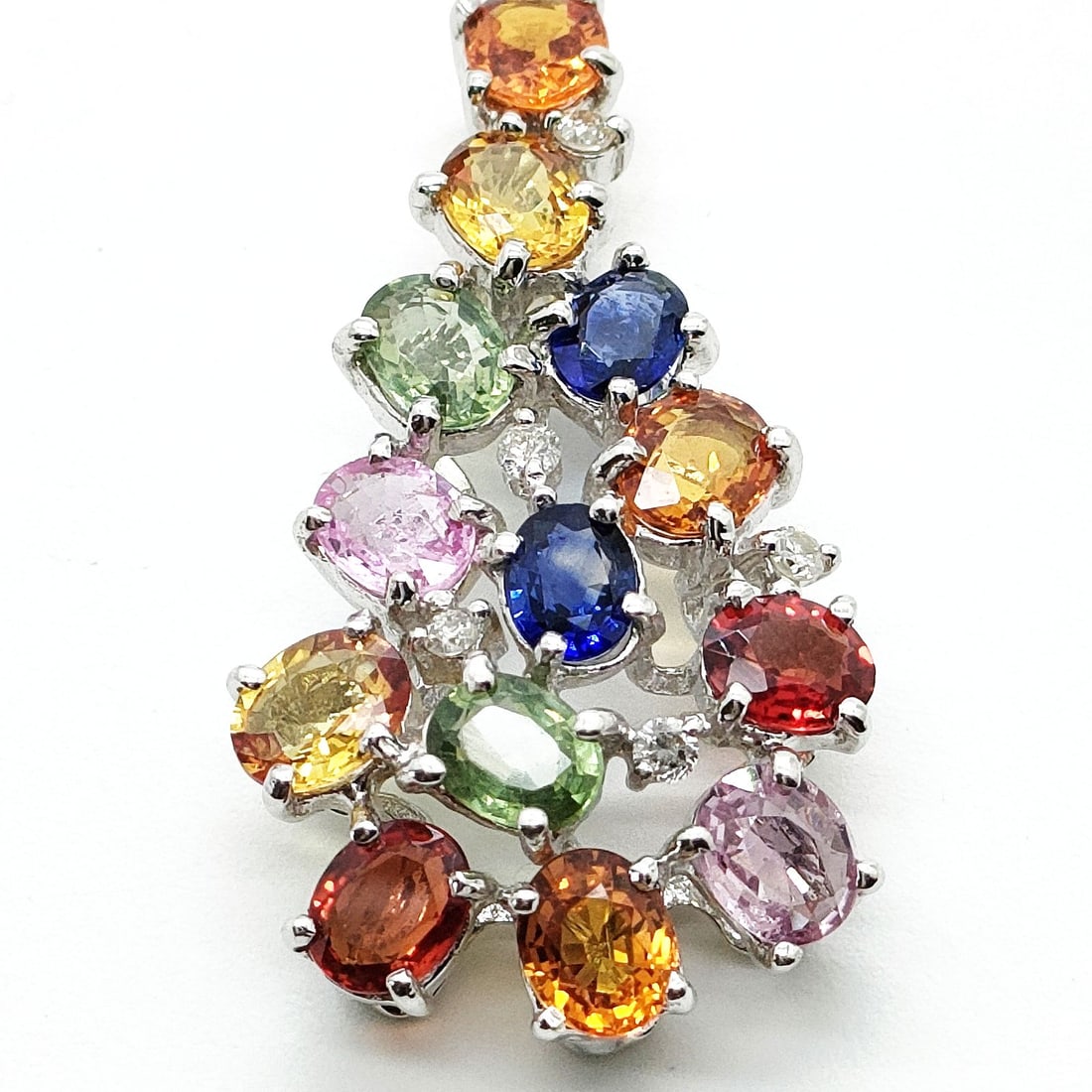 JEWELRY PENDANT HEAD SAPPHIRE WHITE GOLD: Jewelry Pendant Head Sapphire White Gold Brand: Unbranded Type: Pendant Head Material: 18k White Gold, Main Stone/Creation SapphireSecondary StoneNatural Diamond Color: White gold Size: Pendant Size :