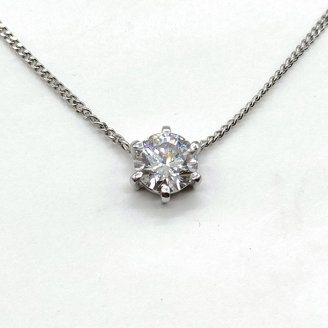 JEWELRY NECKLACE NATURAL DIAMOND: Jewelry Necklace Natural Diamond Brand: Unbranded Type: Necklace Material: Platinum, Color: Platinum Size: Pendant Size : 0.82X0.86 cm / 0.32X0.33 inch Chain Size : 41 cm / 16.1 inch Accessories: