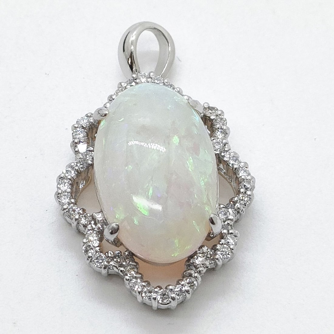 JEWELRY PENDANT HEAD OPAL PLATINUM: Jewelry Pendant Head Opal Platinum Brand: Unbranded Type: Pendant Head Material: Platinum, Main Stone/Creation Opal Color: Platinum Size: Pendant Size : 2.74X1.8 cm / 1.07X0.70 inch Accessories: N