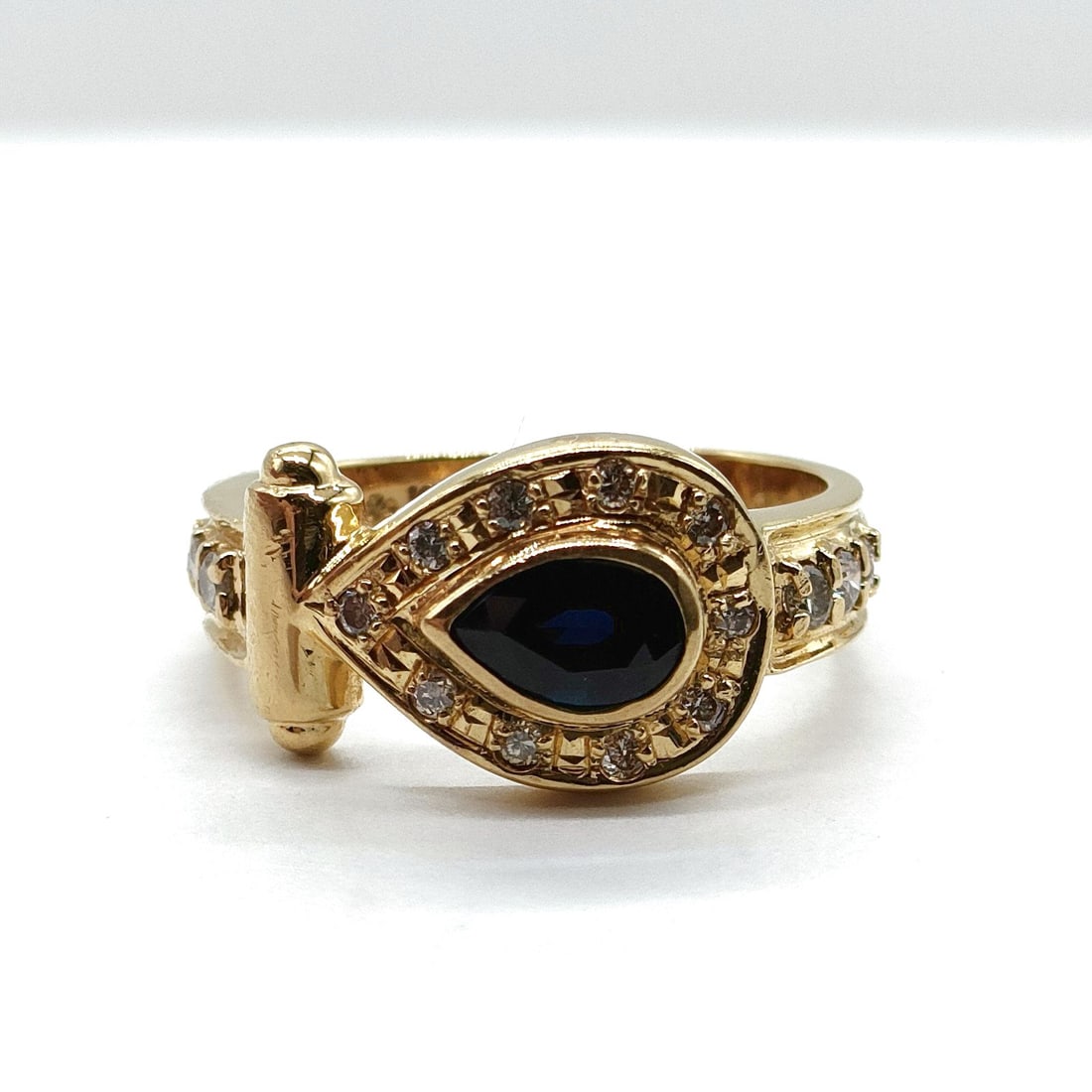 JEWELRY RING SAPPHIRE GOLD (1 of 2)