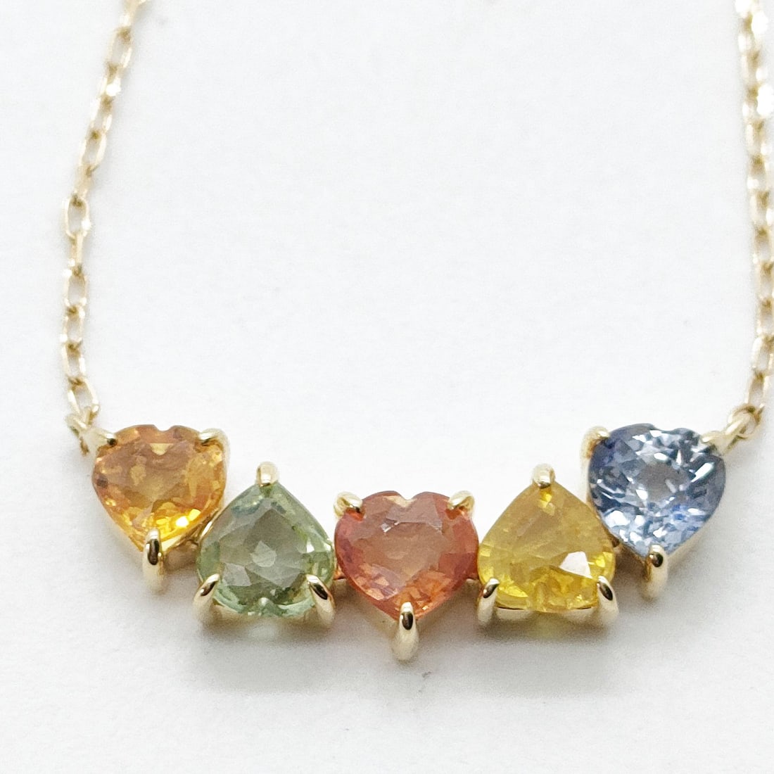 JEWELRY NECKLACE SAPPHIRE GOLD: Jewelry Necklace Sapphire Gold Brand: Unbranded Type: Necklace Material: Gold, Main Stone/Creation Sapphire Color: Yellow Gold Size: Pendant Size : 0.71X1.93 cm / 0.27X0.75 inch Chain Size : 40 cm / 1