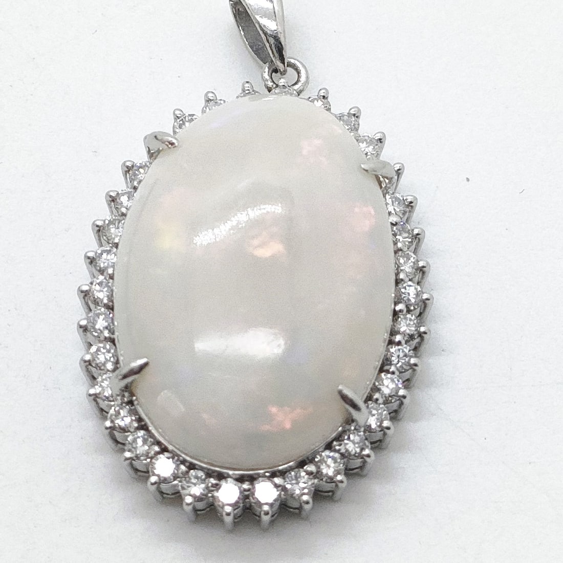 JEWELRY PENDANT HEAD OPAL PLATINUM: Jewelry Pendant Head Opal Platinum Brand: Unbranded Type: Pendant Head Material: Platinum, Main Stone/Creation Opal Color: Platinum Size: Pendant Size : 3.43X2.02 cm / 1.35X0.79 inch Accessories: