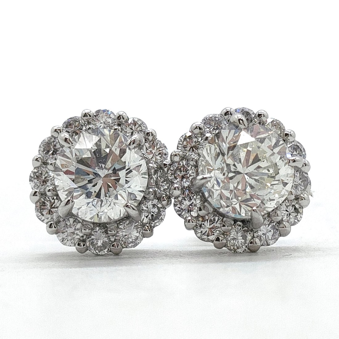 JEWELRY PIERCED EARRING NATURAL DIAMOND PLATINUM: Jewelry Pierced Earring Natural Diamond Platinum Brand: Unbranded Type: Pierced Earring Material: Platinum, Color: Platinum Size: None Accessories: None Accessories Notice: When purchasing
