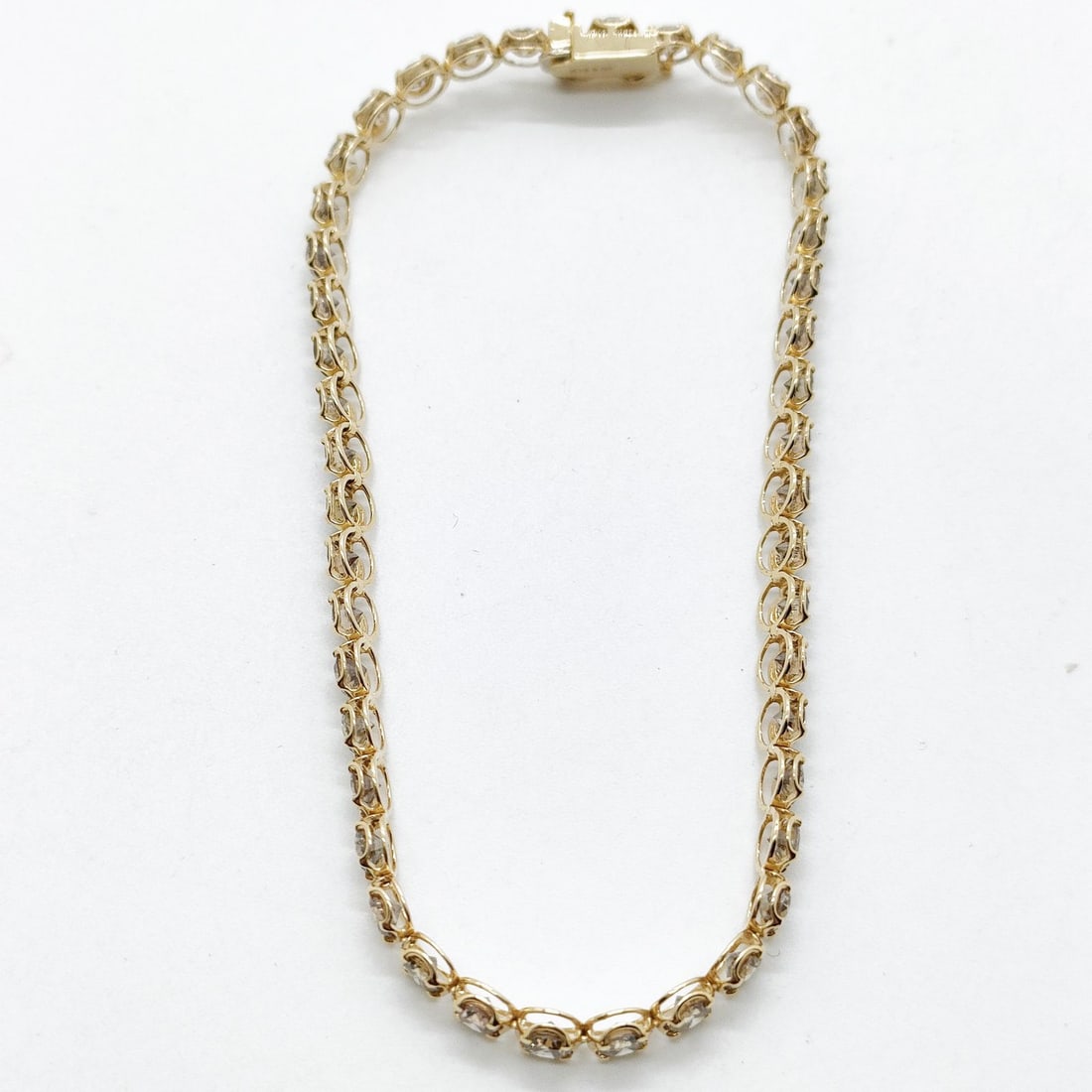 JEWELRY BRACELET NATURAL DIAMOND GOLD: Jewelry Bracelet Natural Diamond Gold Brand: Unbranded Type: Bracelet Material: Gold, Color: Yellow Gold Size: Chain Size : 18 cm / 7.08 inch Accessories: None Accessories Notice: When pur