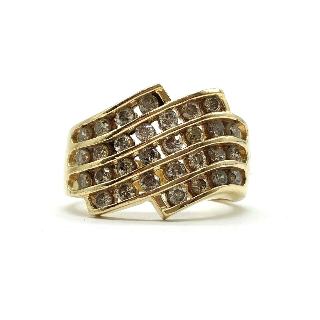 JEWELRY RING NATURAL DIAMOND GOLD: Jewelry Ring Natural Diamond Gold Brand: Unbranded Type: Ring Material: Gold, Color: Yellow Gold Size: US 5 3/4 Accessories: None Accessories Notice: When purchasing pre-owned goods, pleas