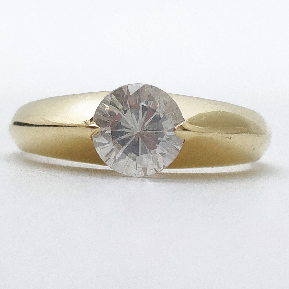 JEWELRY RING NATURAL DIAMOND GOLD: Jewelry Ring Natural Diamond Gold Brand: Unbranded Type: Ring Material: Gold, Color: Yellow Gold Size: US 5 3/4 Accessories: None Accessories Notice: When purchasing pre-owned goods, pleas