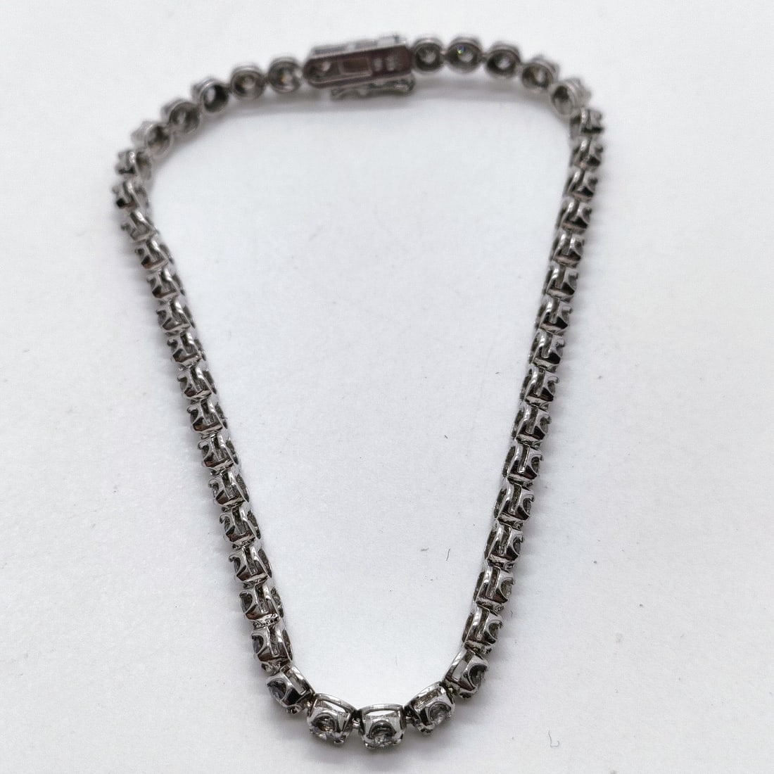 JEWELRY BRACELET NATURAL DIAMOND WHITE GOLD: Jewelry Bracelet Natural Diamond White Gold Brand: Unbranded Type: Bracelet Material: White gold, Color: White gold Size: Chain Size : 18 cm / 7.08 inch Accessories: None Accessories Notic