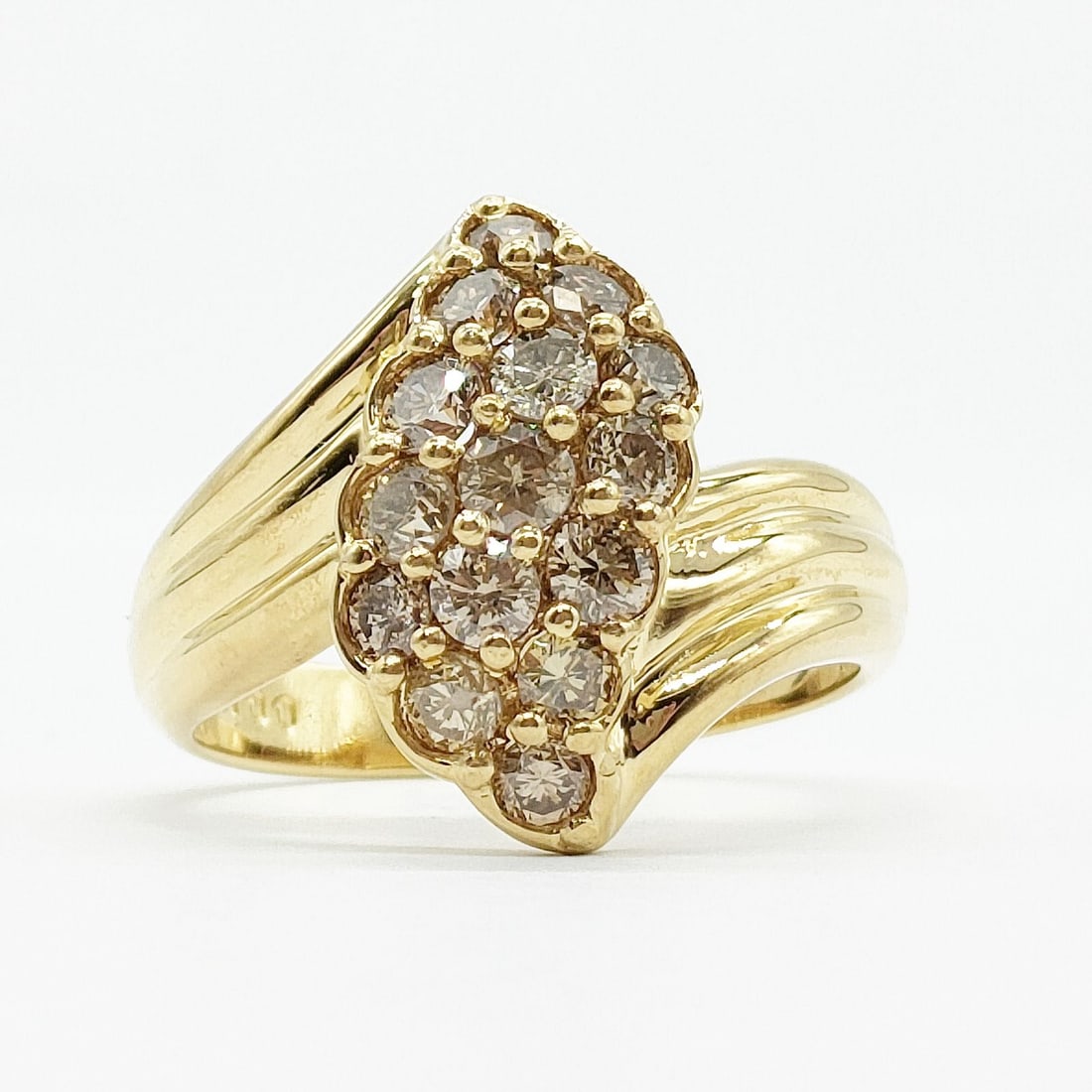 JEWELRY RING NATURAL DIAMOND GOLD: Jewelry Ring Natural Diamond Gold Brand: Unbranded Type: Ring Material: Gold, Color: Yellow Gold Size: US 6 5/8 Accessories: None Accessories Notice: When purchasing pre-owned goods, pleas