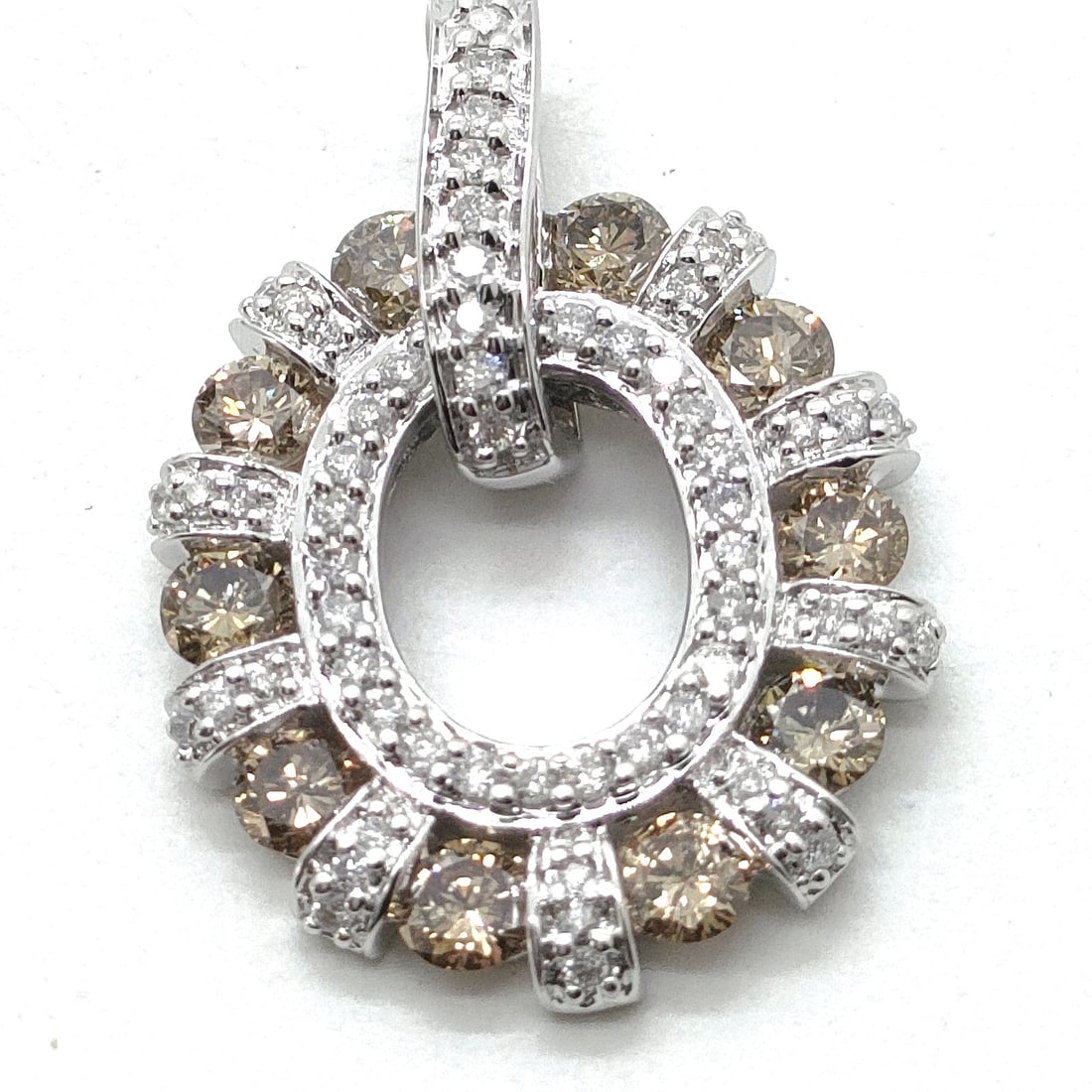 JEWELRY PENDANT HEAD NATURAL DIAMOND WHITE GOLD: Jewelry Pendant Head Natural Diamond White Gold Brand: Unbranded Type: Pendant Head Material: White gold, Color: Platinum Size: Pendant Size : 2.7X1.99 cm / 1.06X0.78 inch Accessories: None