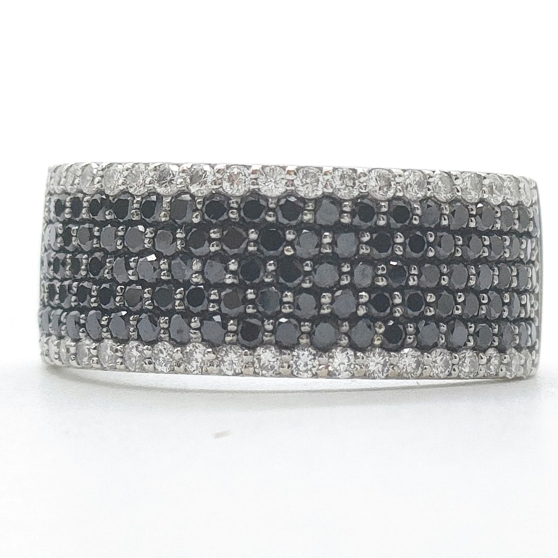 JEWELRY RING NATURAL DIAMOND WHITE GOLD: Jewelry Ring Natural Diamond White Gold Brand: Unbranded Type: Ring Material: White gold, Color: White gold Size: US 6 1/4 Accessories: None Accessories Notice: When purchasing pre-owned g