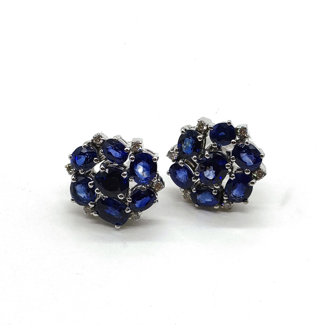JEWELRY PIERCED EARRING SAPPHIRE GOLD: Jewelry Pierced Earring Sapphire Gold Brand: Unbranded Type: Pierced Earring Material: Gold, Main Stone/Creation Sapphire Color: White gold Size: None Accessories: None Accessories Notice: