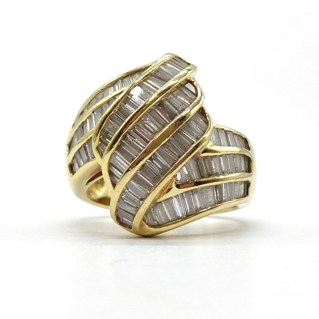 JEWELRY RING NATURAL DIAMOND GOLD: Jewelry Ring Natural Diamond Gold Brand: Unbranded Type: Ring Material: Gold, Color: Yellow Gold Size: US 7 Accessories: None Accessories Notice: When purchasing pre-owned goods, please re