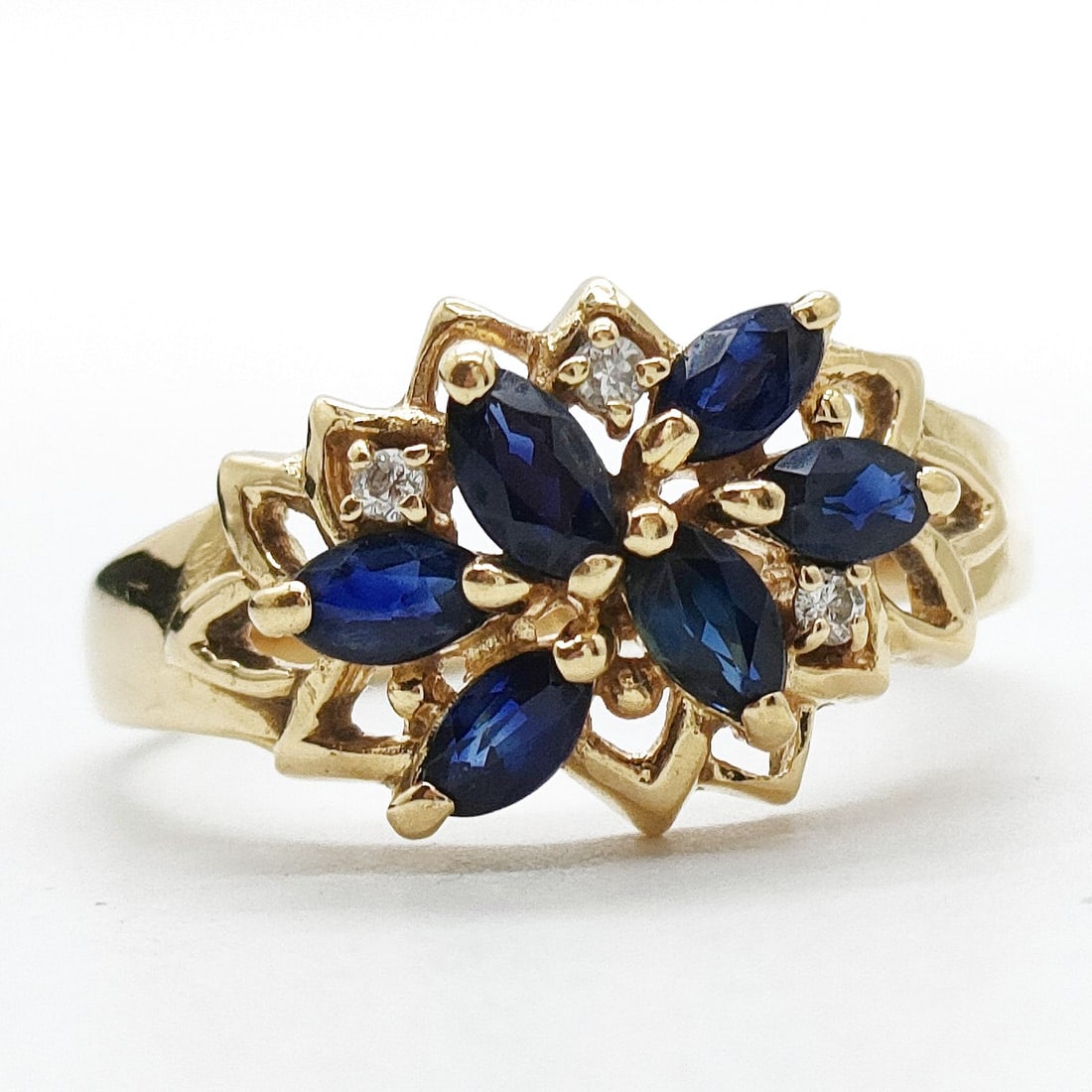 JEWELRY RING SAPPHIRE GOLD: Jewelry Ring Sapphire Gold Brand: Unbranded Type: Ring Material: Gold, Main Stone/Creation Sapphire Color: Yellow Gold Size: US 6 1/4 Accessories: None Accessories Notice: When purchasing