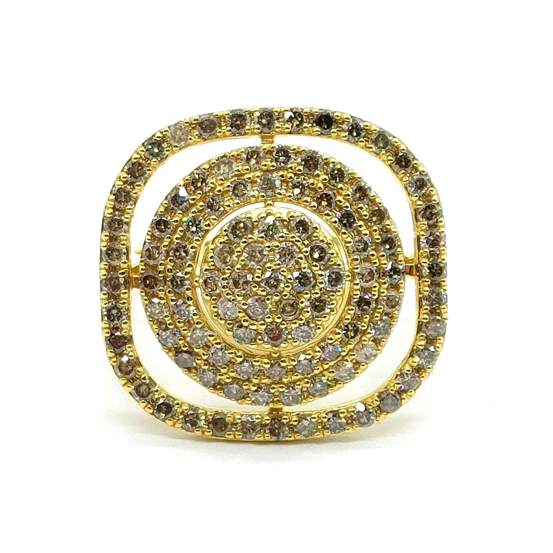 JEWELRY RING NATURAL DIAMOND GOLD: Jewelry Ring Natural Diamond Gold Brand: Unbranded Type: Ring Material: Gold, Color: Yellow Gold Size: US 6 1/4 Accessories: None Accessories Notice: When purchasing pre-owned goods, please refer to
