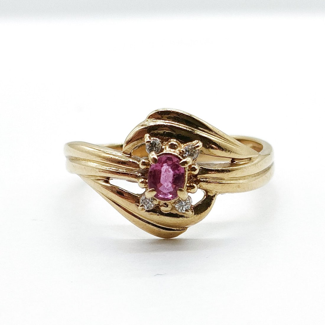 JEWELRY RING RUBY GOLD YELLOW GOLD ROSE: Jewelry Ring Ruby Gold Yellow Gold Rose Brand: Unbranded Type: Ring Material: Gold, Main Stone/Creation Ruby Color: Yellow Gold Size: US 5 Accessories: None Accessories Notice: When purcha