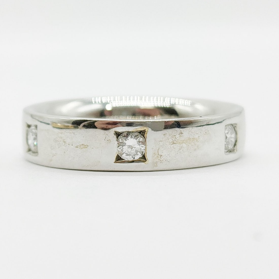 DAMIANI RING NATURAL DIAMOND GOLD: Damiani Ring Natural Diamond Gold Brand: Damiani Type: Ring Material: Gold, Color: White gold Size: US 4 1/8 Accessories: None Accessories Notice: When purchasing pre-owned goods, please r