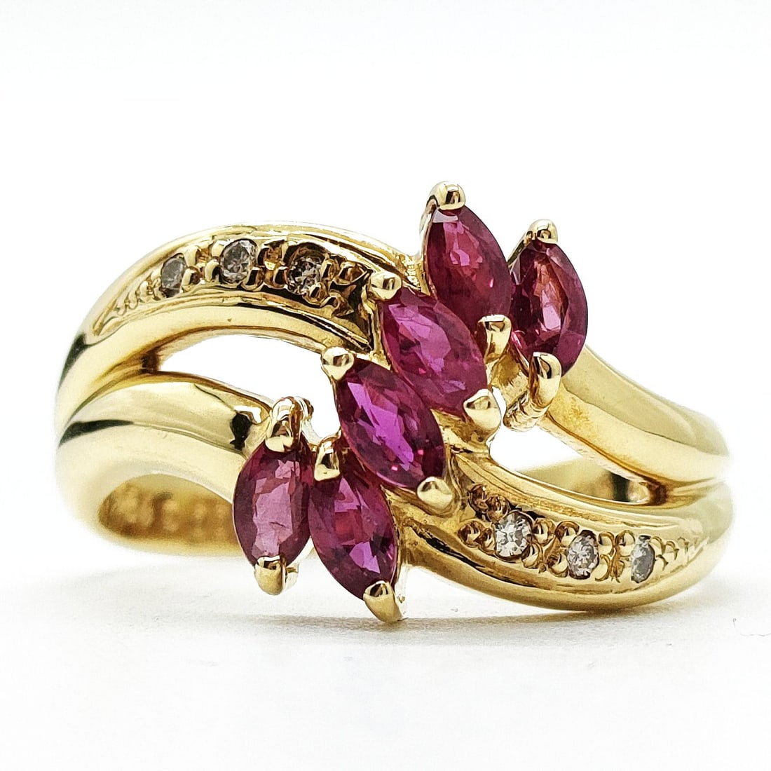JEWELRY RING RUBY GOLD YELLOW GOLD PINKS: Jewelry Ring Ruby Gold Yellow Gold Pinks Brand: Unbranded Type: Ring Material: Gold, Main Stone/Creation Ruby Color: Yellow Gold Size: US 3 1/2 Accessories: None Accessories Notice: When purchasing