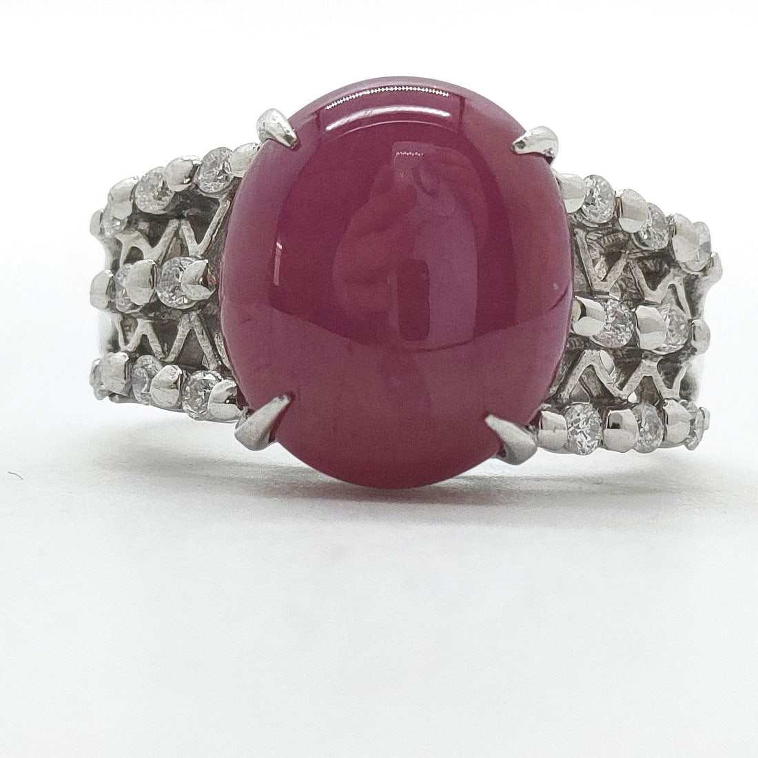 JEWELRY RING STAR RUBY PLATINUM: Jewelry Ring Star ruby Platinum Brand: Unbranded Type: Ring Material: Platinum, Main Stone/Creation Star ruby Color: Platinum Size: US 4 1/8 Accessories: None Accessories Notice: When purc