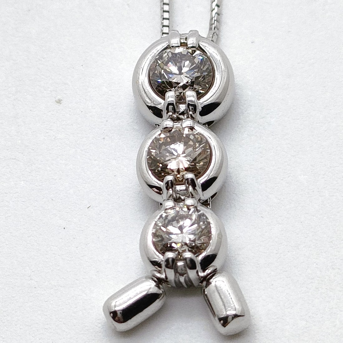JEWELRY NECKLACE NATURAL DIAMOND WHITE GOLD: Jewelry Necklace Natural Diamond White Gold Brand: Unbranded Type: Necklace Material: White gold, Color: White gold Size: Pendant Size : 2.26X0.76 cm / 0.88X0.29 inch Chain Size : 60 cm / 23.6 inch