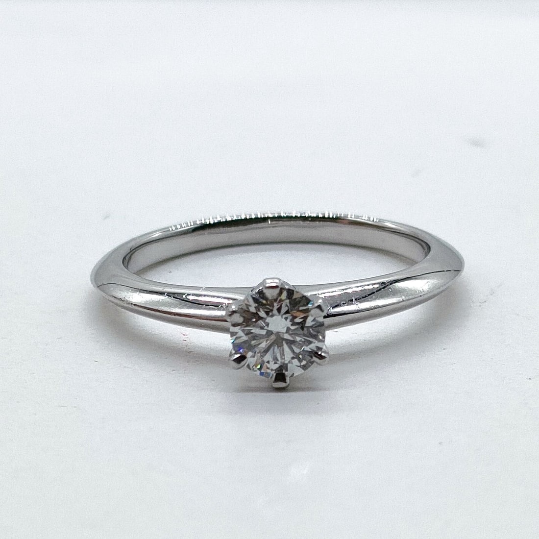 TIFFANY AND CO. RING SOLITAIRE NATURAL DIAMOND PLATINUM: Tiffany and Co. Ring Solitaire Natural Diamond Platinum Brand: Tiffany and Co. Type: Ring Material: Platinum, Color: Platinum Size: US 5 Accessories: None Accessories Notice: When purchasi