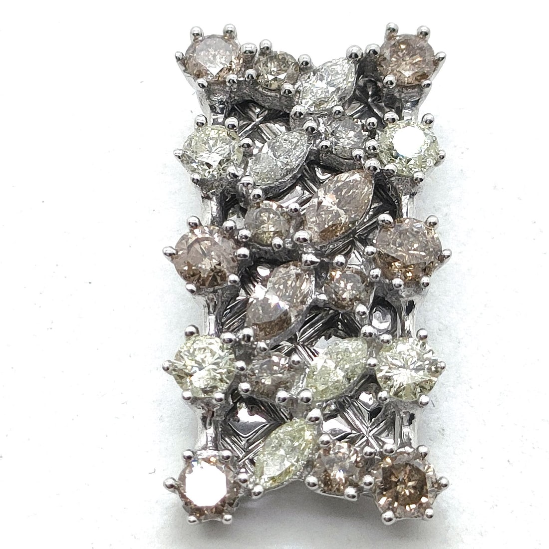 JEWELRY PENDANT HEAD NATURAL DIAMOND WHITE GOLD: Jewelry Pendant Head Natural Diamond White Gold Brand: Unbranded Type: Pendant Head Material: White gold, Color: White gold Size: Pendant Size : 2.38X1.29 cm / 0.93X0.50 inch Accessories: None