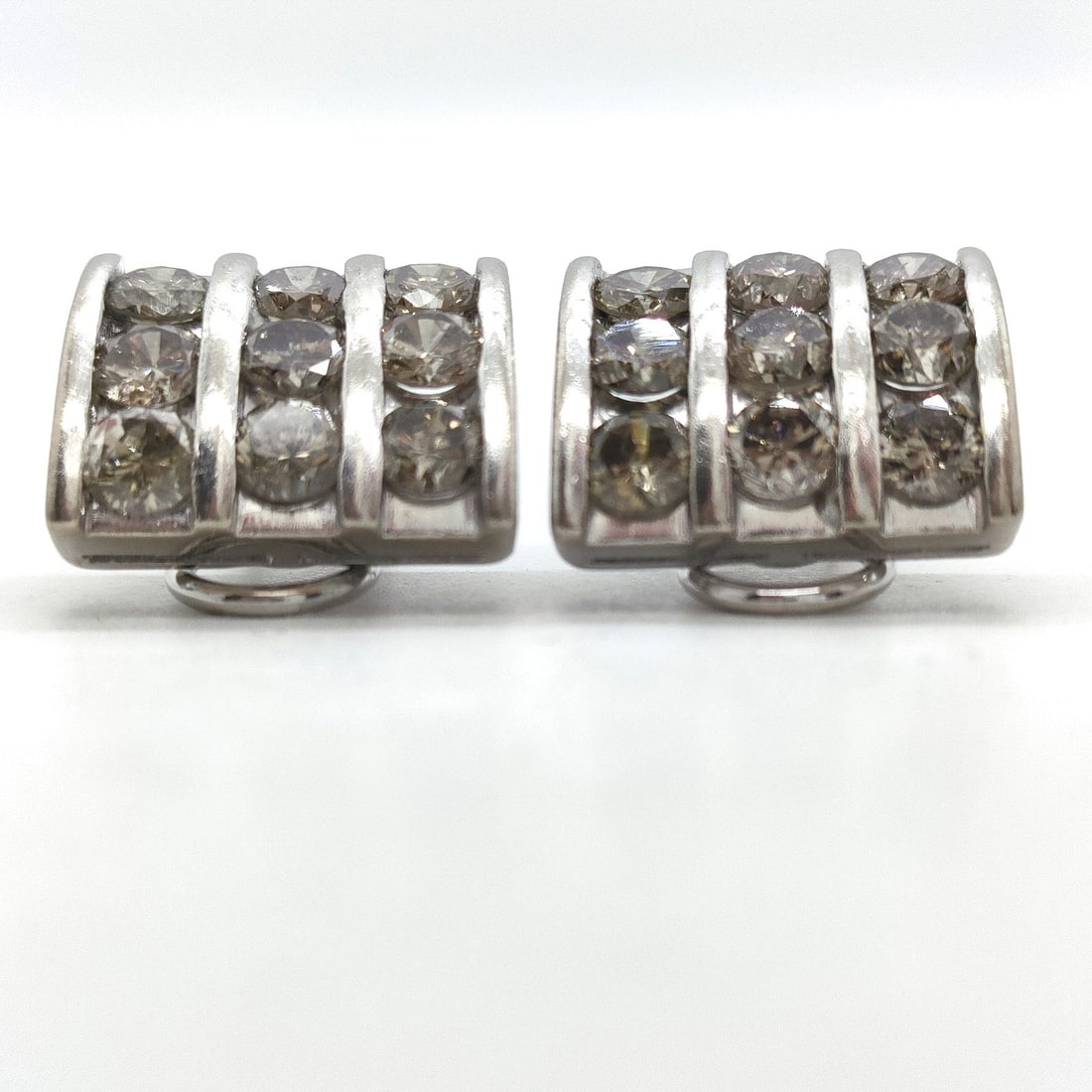JEWELRY EARRING NATURAL DIAMOND WHITE GOLD: Jewelry Earring Natural Diamond White Gold Brand: Unbranded Type: Earring Material: White gold, Color: White gold Size: None Accessories: None Accessories Notice: When purchasing pre-owned