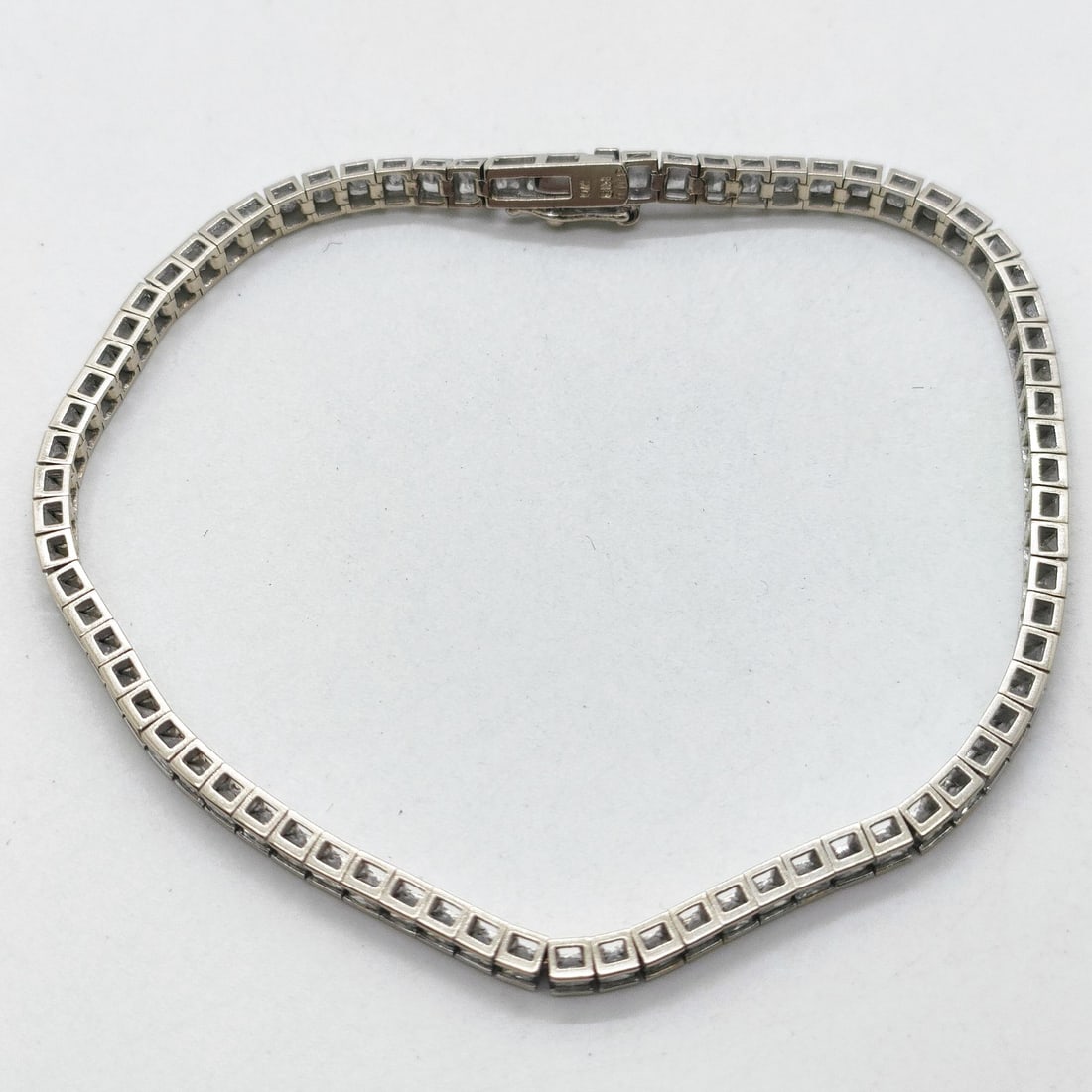 JEWELRY BRACELET NATURAL DIAMOND WHITE GOLD: Jewelry Bracelet Natural Diamond White Gold Brand: Unbranded Type: Bracelet Material: White gold, Color: White gold Size: Chain Size : 18 cm / 7.08 inch Accessories: None Accessories Notic