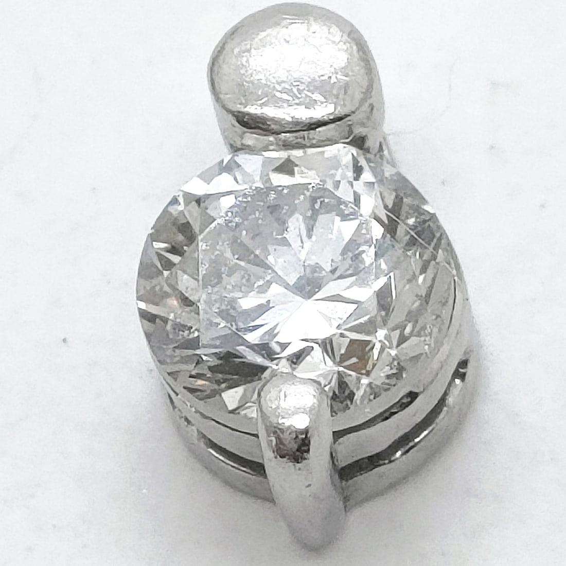 JEWELRY PENDANT HEAD NATURAL DIAMOND PLATINUM: Jewelry Pendant Head Natural Diamond Platinum Brand: Unbranded Type: Pendant Head Material: Platinum, Color: Platinum Size: Pendant Size : 1X0.61 cm / 0.39X0.24 inch Accessories: None Acce