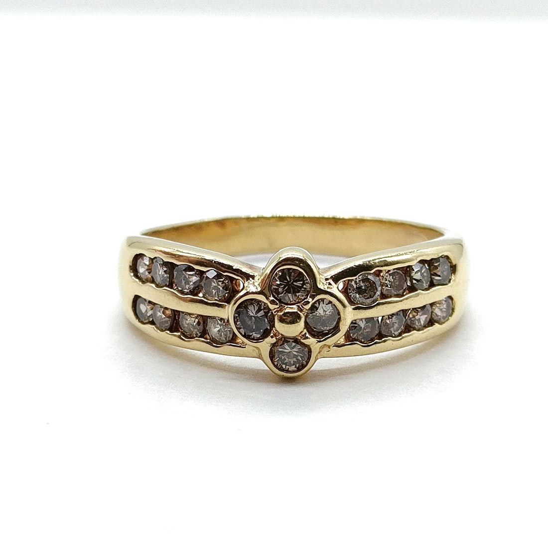 JEWELRY RING NATURAL DIAMOND GOLD: Jewelry Ring Natural Diamond Gold Brand: Unbranded Type: Ring Material: Gold, Color: Yellow Gold Size: US 5 3/4 Accessories: None Accessories Notice: When purchasing pre-owned goods, pleas
