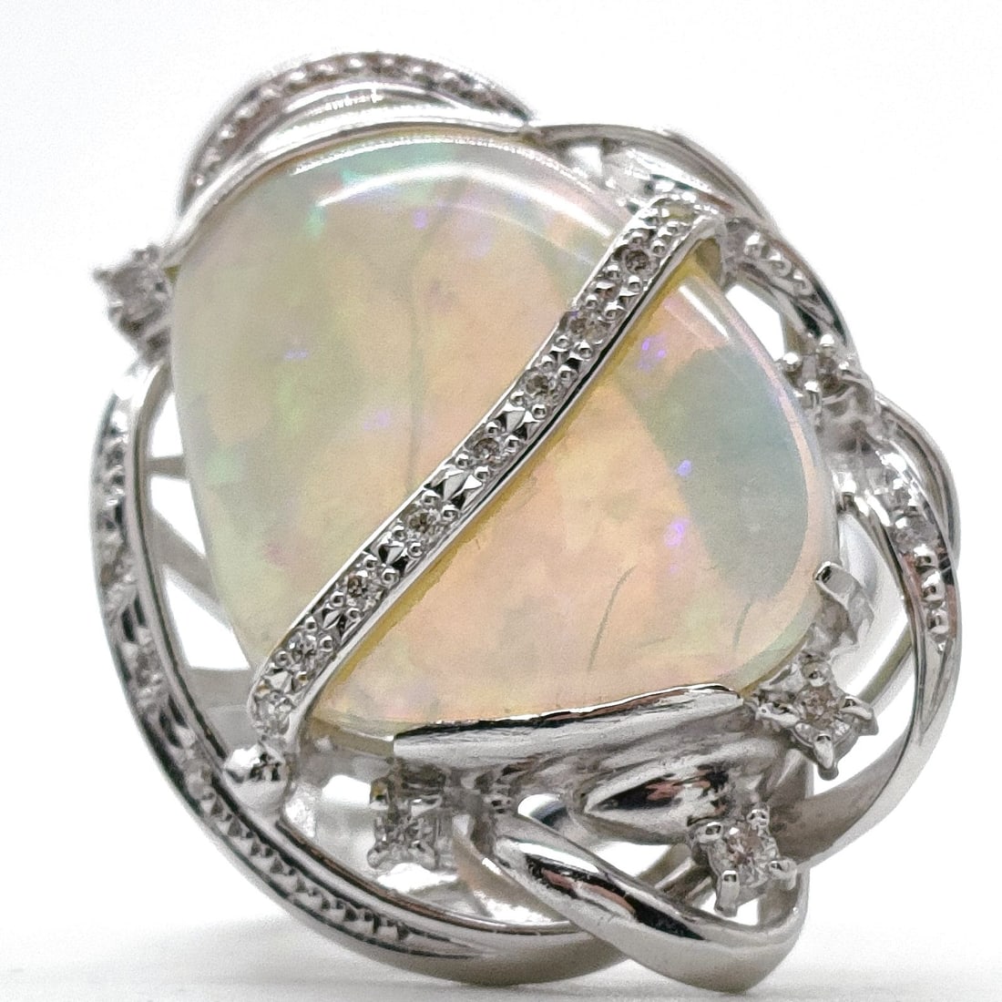 JEWELRY RING OPAL WHITE GOLD: Jewelry Ring Opal White Gold Brand: Unbranded Type: Ring Material: White gold, Main Stone/Creation Opal Color: White gold Size: US 7 7/8 Accessories: None Accessories Notice: When purchasi