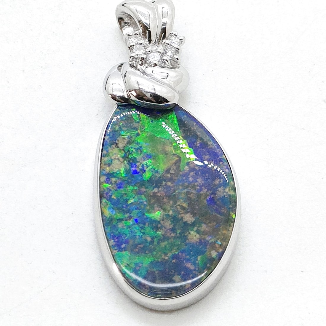 JEWELRY PENDANT HEAD OPAL PLATINUM: Jewelry Pendant Head Opal Platinum Brand: Unbranded Type: Pendant Head Material: Platinum, Main Stone/Creation Opal Color: Platinum Size: Pendant Size : 3.65X1.58 cm / 1.43X0.62 inch Accessories: