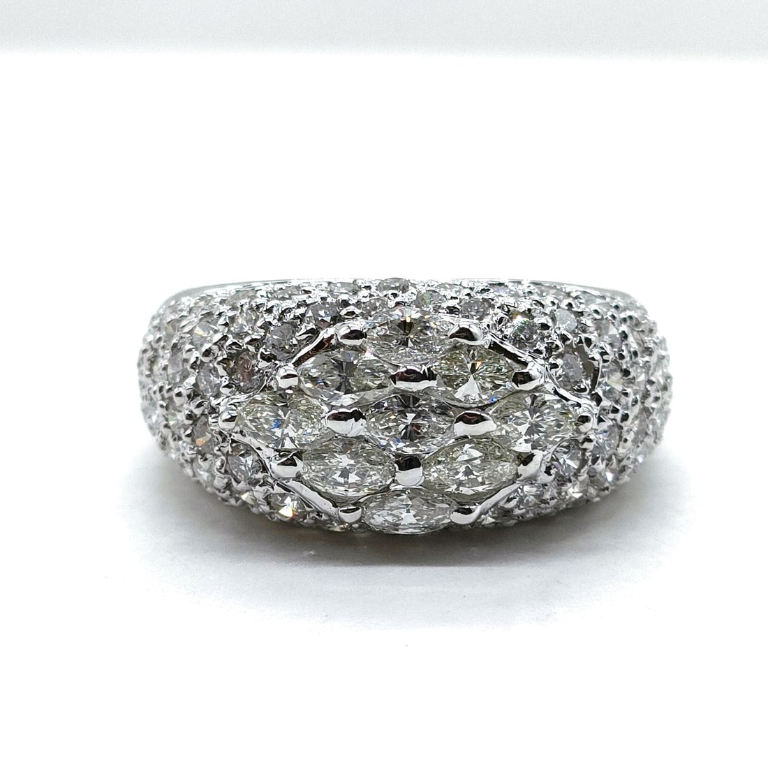JEWELRY RING NATURAL DIAMOND WHITE GOLD: Jewelry Ring Natural Diamond White Gold Brand: Unbranded Type: Ring Material: White gold, Color: White gold Size: US 7 Accessories: None Accessories Notice: When purchasing pre-owned goods