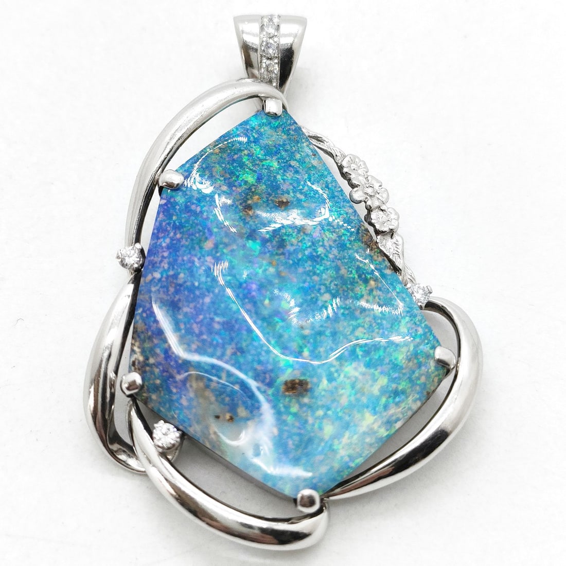 JEWELRY PENDANT HEAD OPAL PLATINUM: Jewelry Pendant Head Opal Platinum Brand: Unbranded Type: Pendant Head Material: Platinum, Main Stone/Creation Opal Color: Platinum Size: Pendant Size : 4.89X3.49 cm / 1.92X1.37 inch Accessories:
