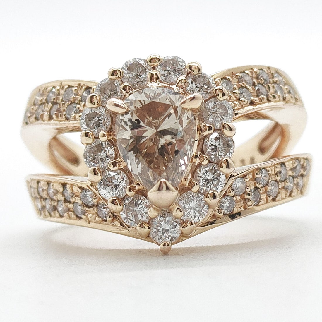 JEWELRY RING NATURAL DIAMOND GOLD: Jewelry Ring Natural Diamond Gold Brand: Unbranded Type: Ring Material: Gold, Color: Yellow Gold Size: US 6 5/8 Accessories: None Accessories Notice: When purchasing pre-owned goods, pleas