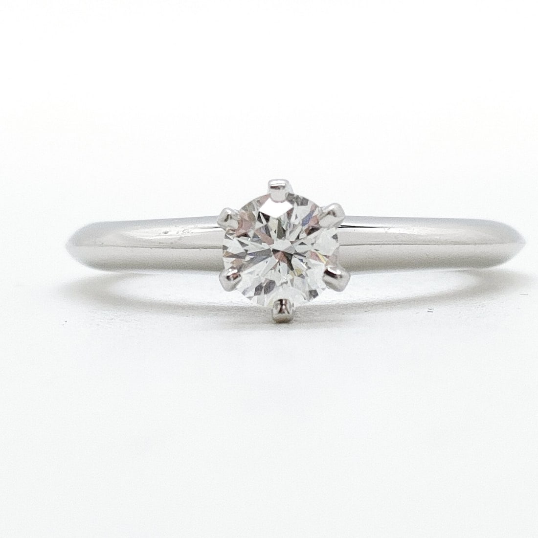 TIFFANY AND CO. RING SOLITAIRE NATURAL DIAMOND PLATINUM: Tiffany and Co. Ring Solitaire Natural Diamond Platinum Brand: Tiffany and Co. Type: Ring Material: Platinum, Color: Platinum Size: US 4 1/8 Accessories: None Accessories Notice: When purc