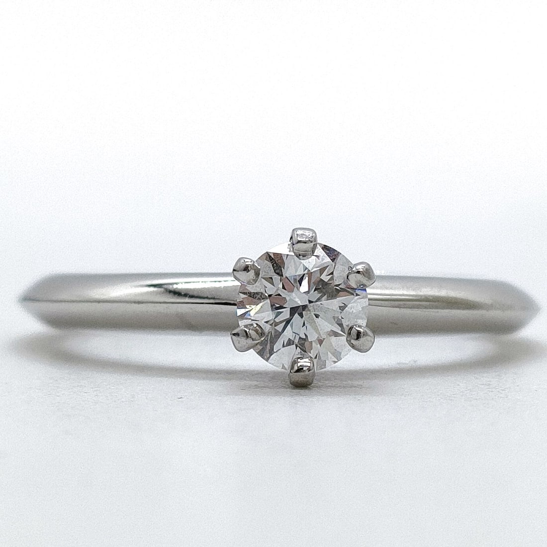 TIFFANY AND CO. RING SOLITAIRE NATURAL DIAMOND PLATINUM (1 of 4)