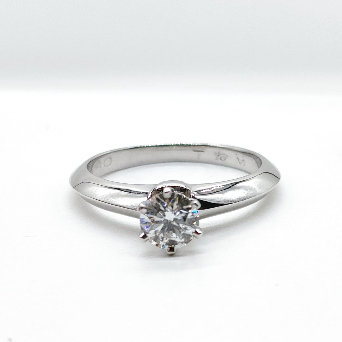 TIFFANY AND CO. RING SOLITAIRE NATURAL DIAMOND PLATINUM: Tiffany and Co. Ring Solitaire Natural Diamond Platinum Brand: Tiffany and Co. Type: Ring Material: Platinum, Color: Platinum Size: US 4 1/2 Accessories: None Accessories Notice: When purc