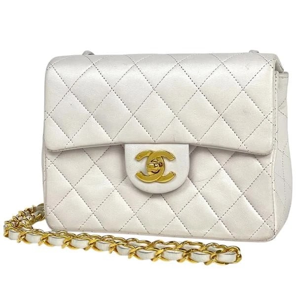 CHANEL MINI MATELASSE SINGLE FLAP CHAIN SHOULDER BAG: Chanel Mini Matelasse Single Flap Chain Shoulder Bag Brand: Chanel Type: Mini Matelasse Material: Leather Color: White Size: Depth 6 cm Width 17.5 cm Height 14 cm Accessories: None Accesso