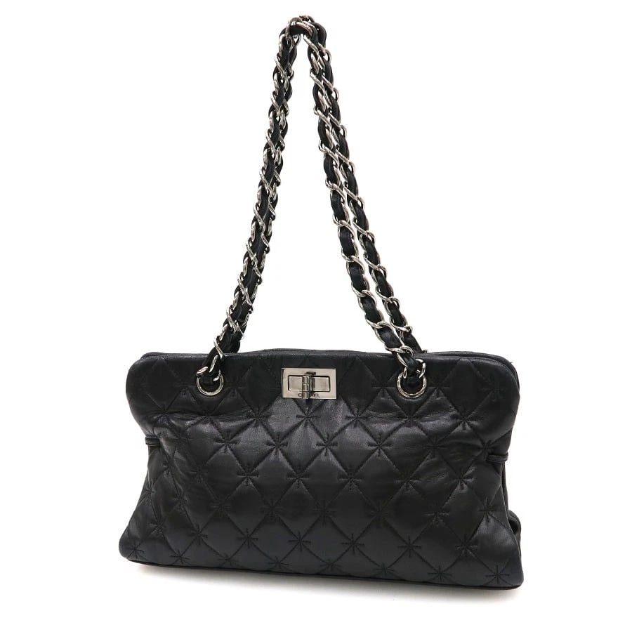 CHANEL CHAIN SHOULDER BAG BLACK LAMBSKIN GOLD HARDWARE: Chanel Chain Shoulder Bag Black Lambskin Gold Hardware Brand: Chanel Type: Shoulder Bag Material: Lambskin Color: Black Size: W:29.5cm×H:17cm×D:10cm Accessories: None Accessories Notice: When