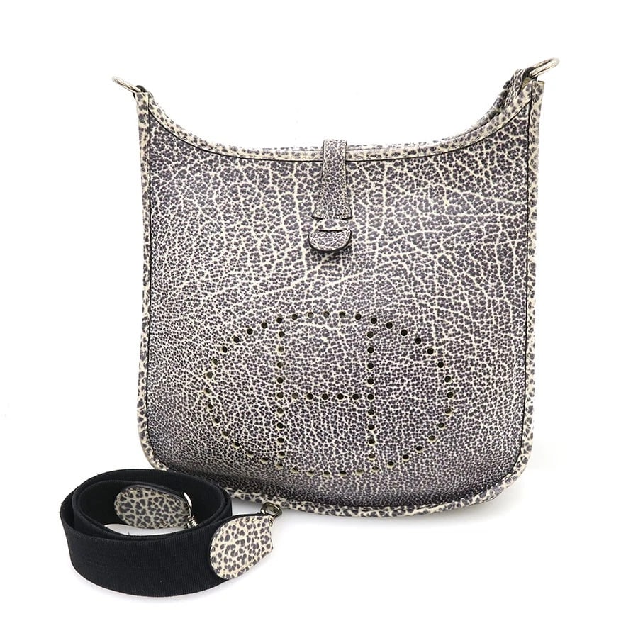 HERMÈS EVELYNE PM BLACK WHITE DALMATIAN SILVER HARDWARE BOX: Hermès Evelyne PM Black White Dalmatian Silver Hardware Box Brand: Hermes Type: Shoulder Bag Material: Dalmatian Color: Black x White Size: W:28cm×H:26cm×D:8cm Accessories: None Accessorie