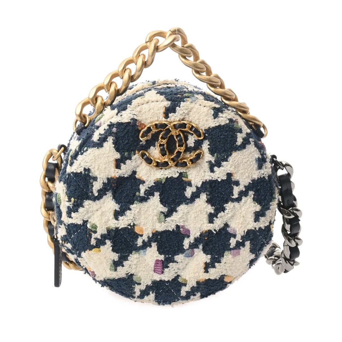 CHANEL HANDBAG AP0945 SHOULDER BAG SILVER, GOLD: Chanel Handbag AP0945 Shoulder Bag Silver, Gold Brand: Chanel Type: Shoulder Bag Material: none Color: Silver, Gold Size: W 12cm / H 12cm / D 5.5cm Accessories: None Accessories Notice: Wh