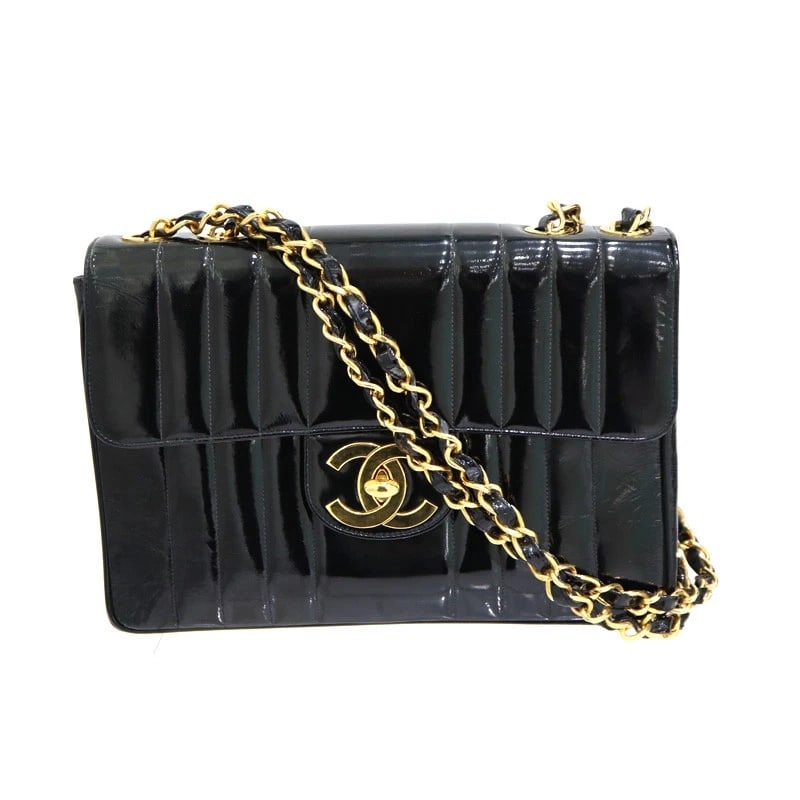 CHANEL CHAIN SHOULDER DE CAMELLIA 30 BLACK PATENT LEATHER GOLD HARDWARE: Chanel Chain Shoulder De Camellia 30 Black Patent Leather Gold Hardware Brand: CHANEL Type: Handbag Material: Patent leather Color: Black with gold hardware Size: W31cm x H22cm x D8cm Accessories: