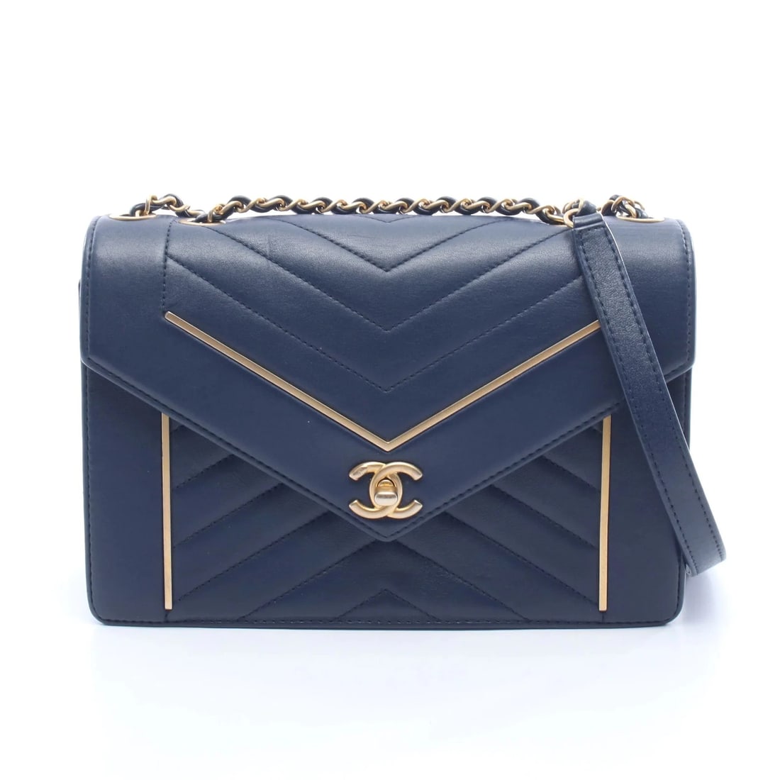 CHANEL CHEVRON V STITCH SHOULDER BAG: Chanel Chevron V Stitch Shoulder Bag Brand: Chanel Type: Shoulder Bag Material: Lambskin Leather Color: Navy Size: W24cm x H16.5cm x D7cm Accessories: None Accessories Notice: When purchas