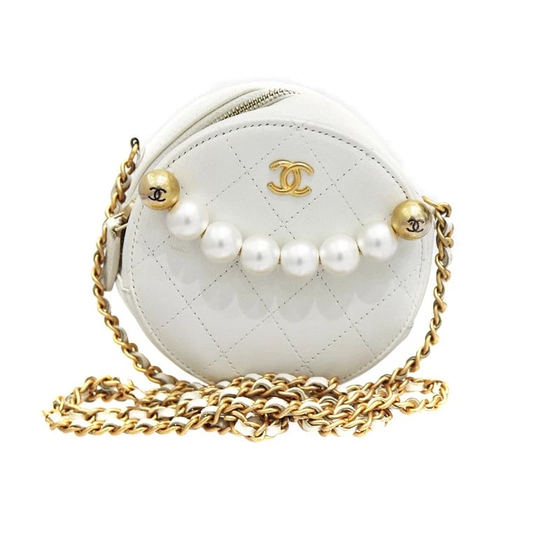 CHANEL CHAIN SHOULDER BAG WHITE LAMBSKIN: Chanel Chain Shoulder Bag White Lambskin Brand: CHANEL Type: Handbag Material: Lambskin/Leather Color: White with gold hardware Size: W12.5cm x H12cm x D5.5cm Accessories: None Accessories