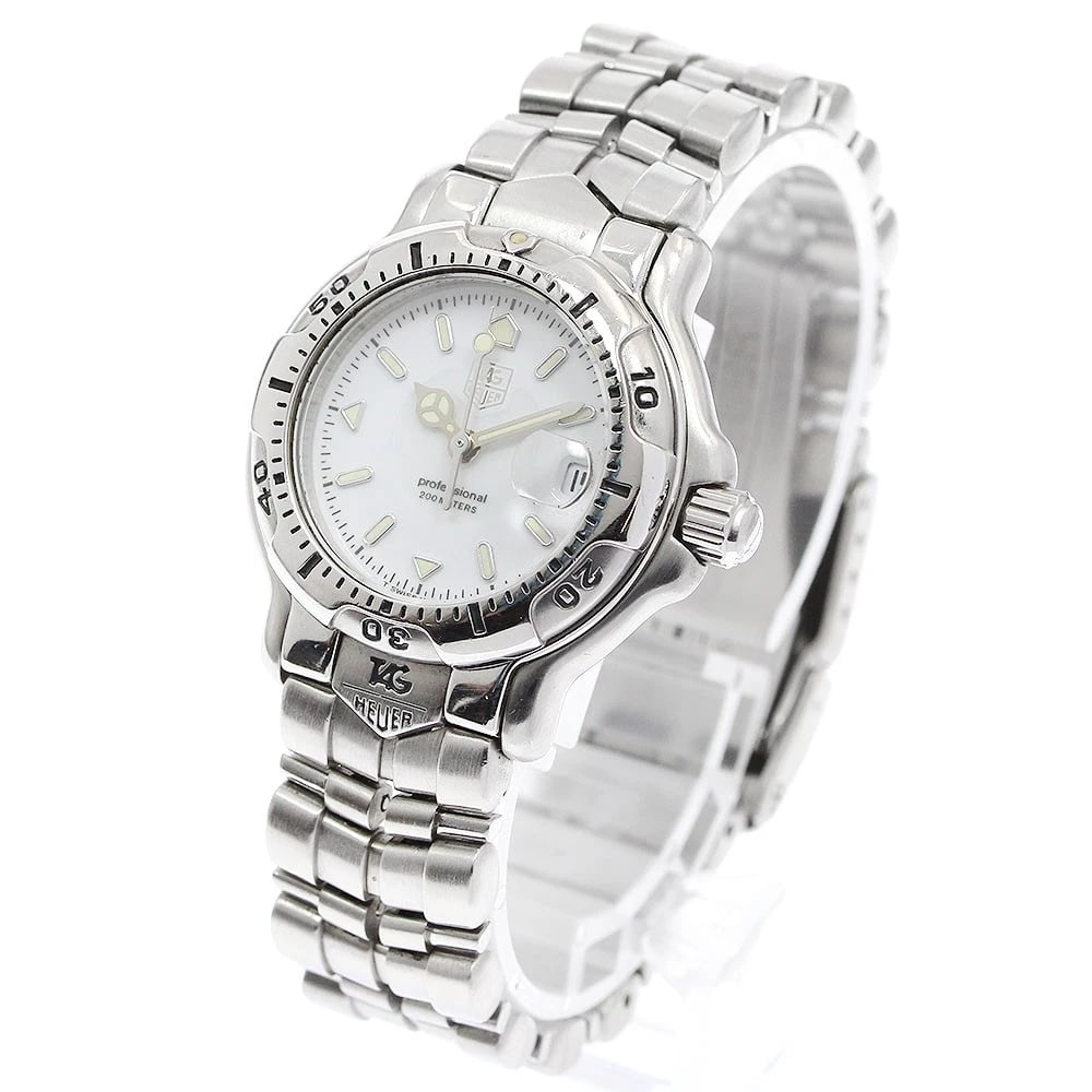 TAG HEUER DATE WHITE QUARTZ WATCH: TAG HEUER Date white Quartz Watch Brand: TAG HEUER Type: Wristwatch Material: Band Material Stainless Steel, Case Material Stainless Steel Color: Band Color Silver, Dial Color white, Case Color