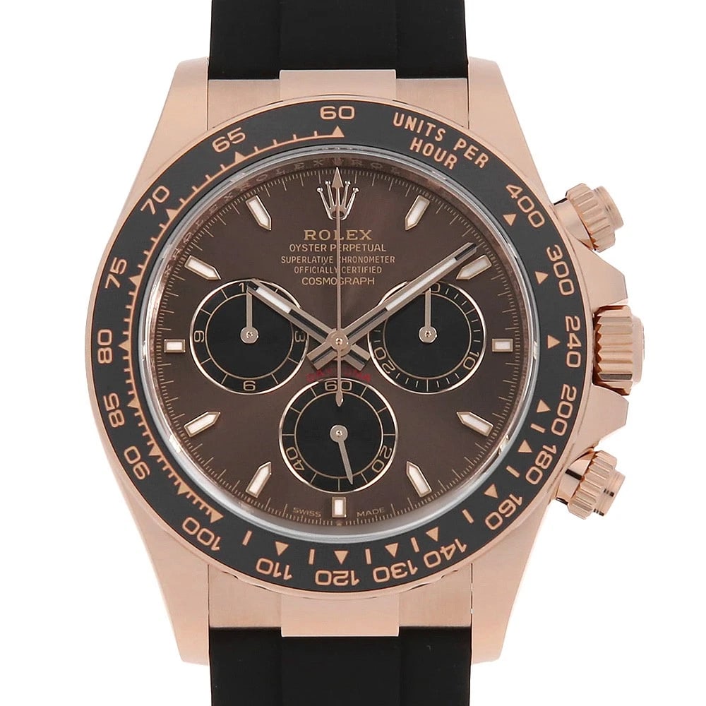 ROLEX COSMOGRAPH DAYTONA CHOCOLATE BROWN X BLACK WATCH: ROLEX Cosmograph Daytona Chocolate brown x black Watch Brand: ROLEX Type: Wrist watch Material: Band Material rubber, Case Material Everrose gold Color: Dial Color Chocolate Brown Size: Case:W40mm