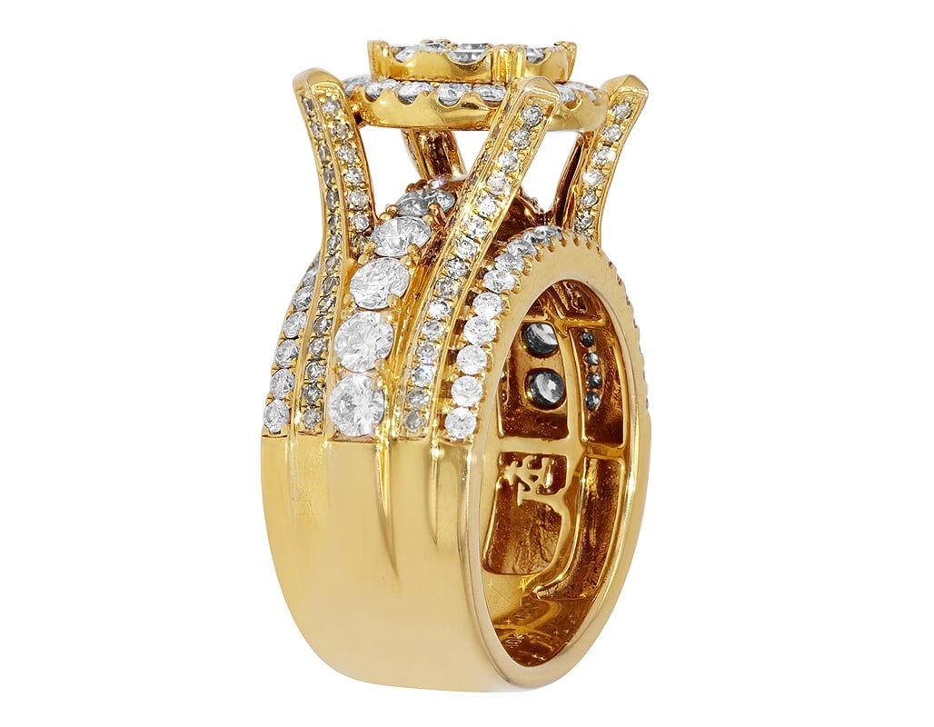 DIAMOND CLUSTER ENGAGEMENT RING: Diamond Cluster Engagement Ring Brand: None Type/Style: Ring Material: 10k Yellow Gold Color: Yellow Gold Size: 8US Accessories: None Accessories Notice: When purchasing pre-owned goods, please refer