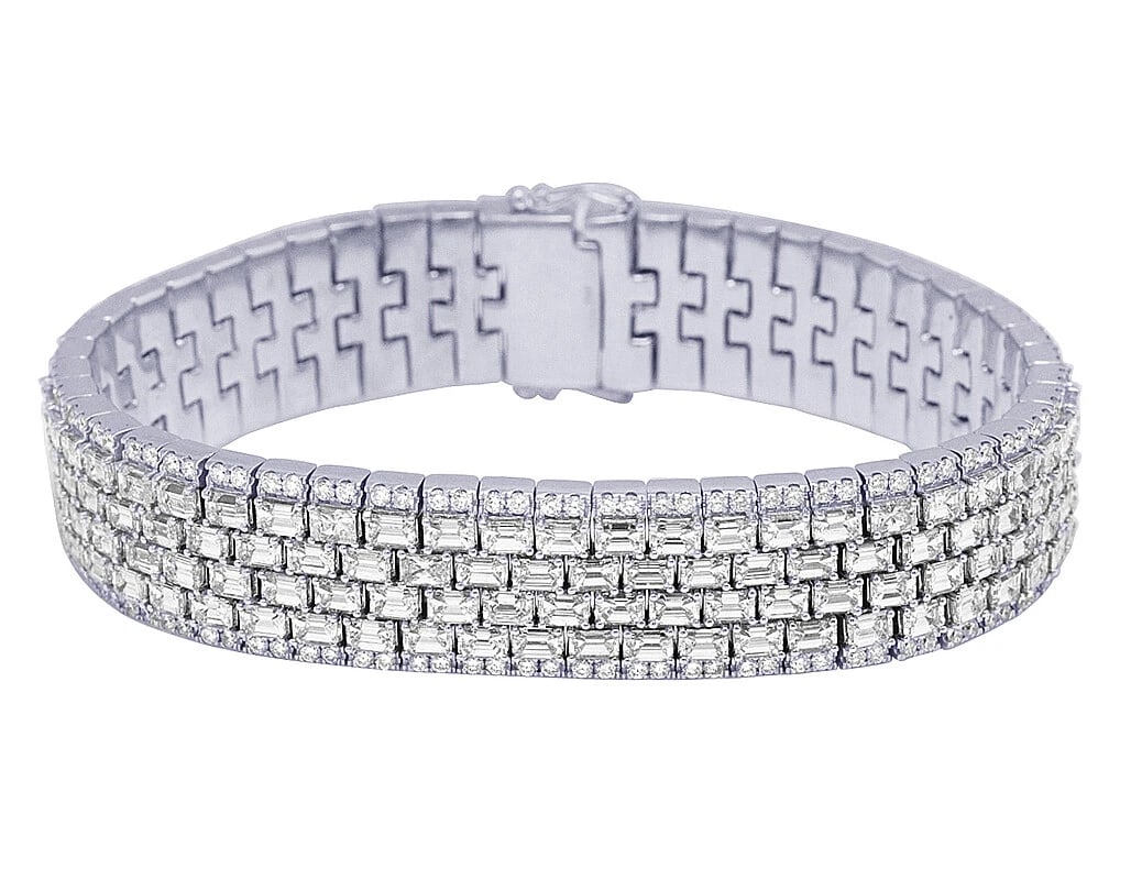 EMERALD-CUT DIAMOND TENNIS BRACELET 14K WHITE GOLD: Emerald-Cut Diamond Tennis Bracelet 14K White Gold Brand: Jewelry Hiphop Type/Style: Necklace Material: 14K White Gold, Main Stone/Creation NATURAL Color: WHITE GOLD Size: Dimension 15MM Accessori