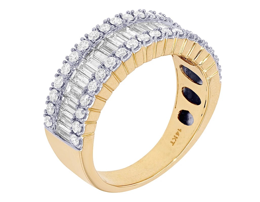 ROW BAGUETTE DIAMOND ENAGAGEMENT BAND RING: Row Baguette Diamond Enagagement Band Ring Brand: None Type/Style: Ring Material: 14K Yellow Gold, Main Stone/Creation Natural Color: Yellow Gold Size: 7US Accessories: None Accessories No